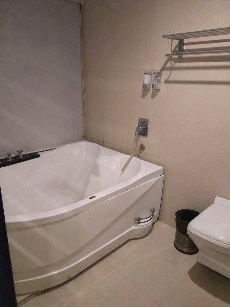 Hotel Rajshree & Spa Chandīgarh Esterno foto