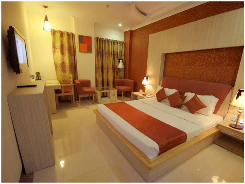 Hotel Rajshree & Spa Chandīgarh Esterno foto